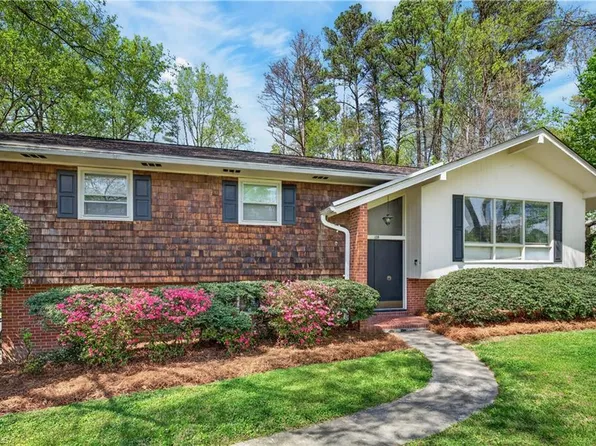 128 Burnley Ln, Mount Airy, NC 27030