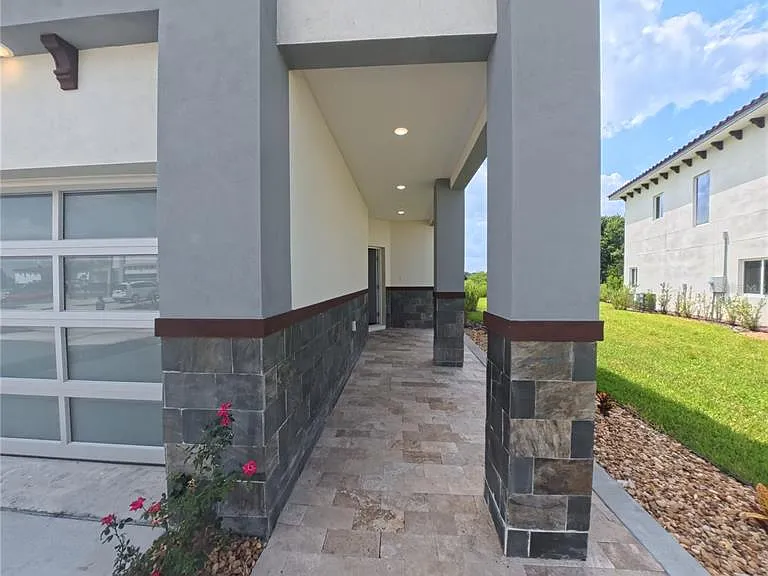 1835 Brentwood Ct — Photo 3