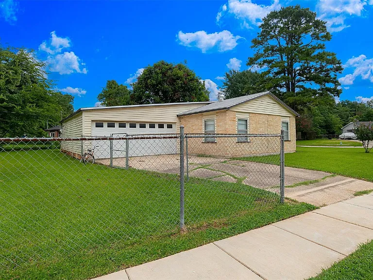 1101 Shirley Ln — Photo 22
