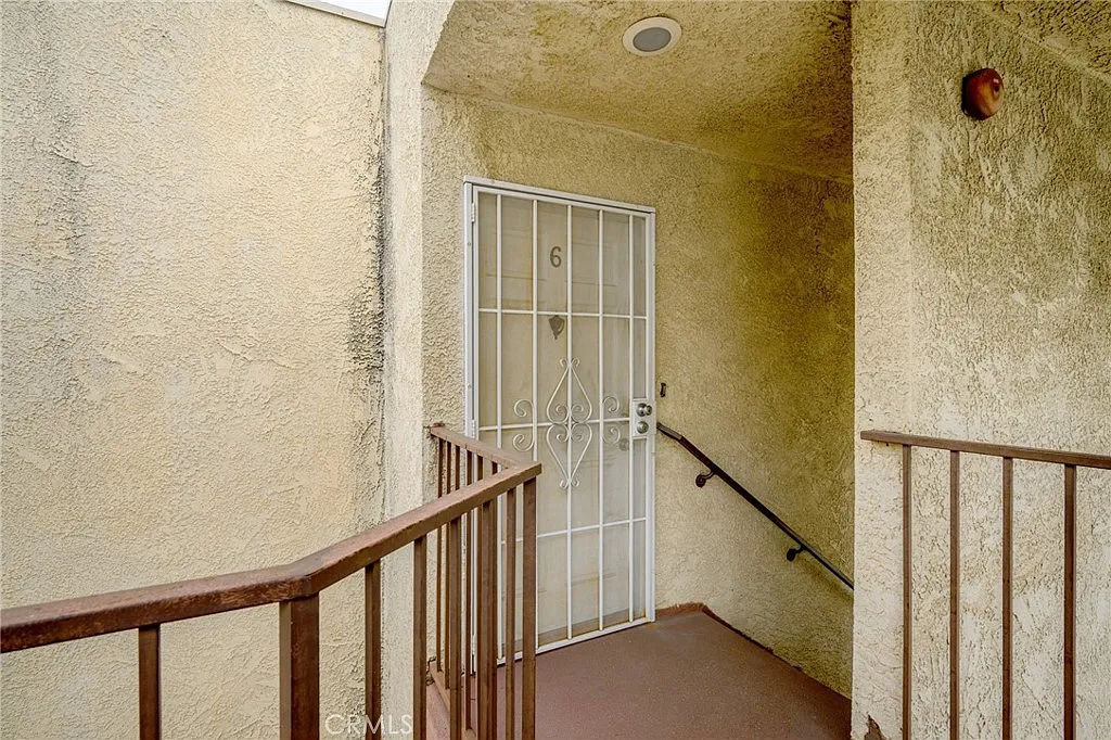 2 bed, 900 sqft, $2,500 — Photo 2