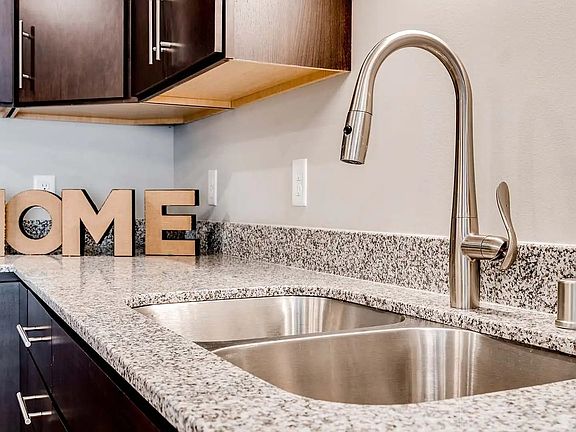 Circle Pines, MN Lexington Lofts | Layna | Kitchen