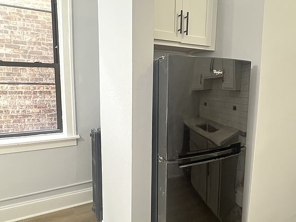 4th image of 5135 S Blackstone Ave #100