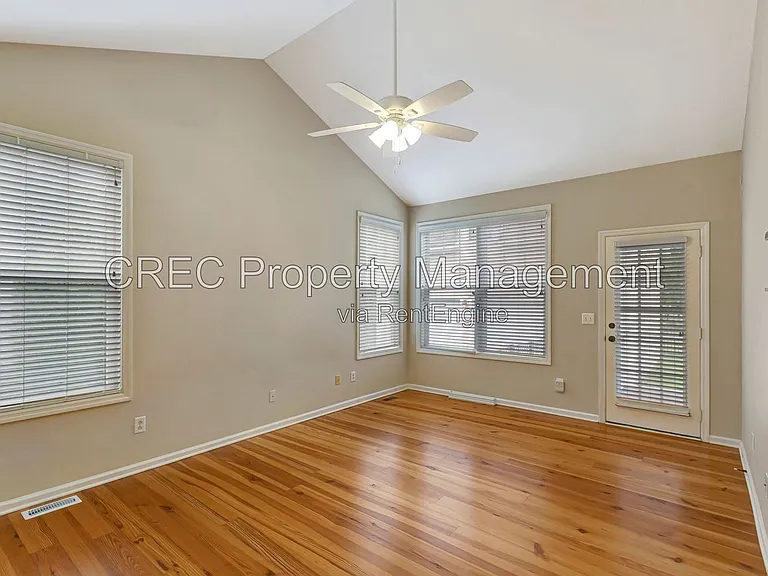 1071 Barfield St — Photo 22
