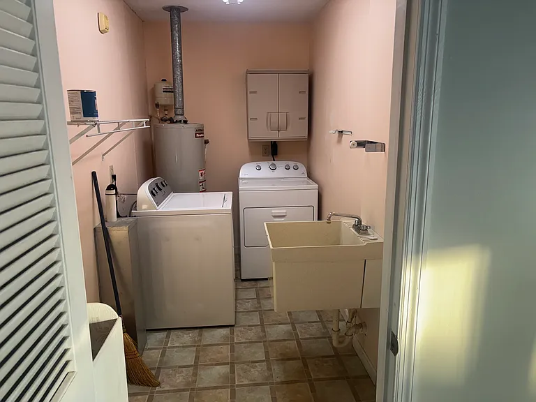 101 Aviator Ln — Photo 1