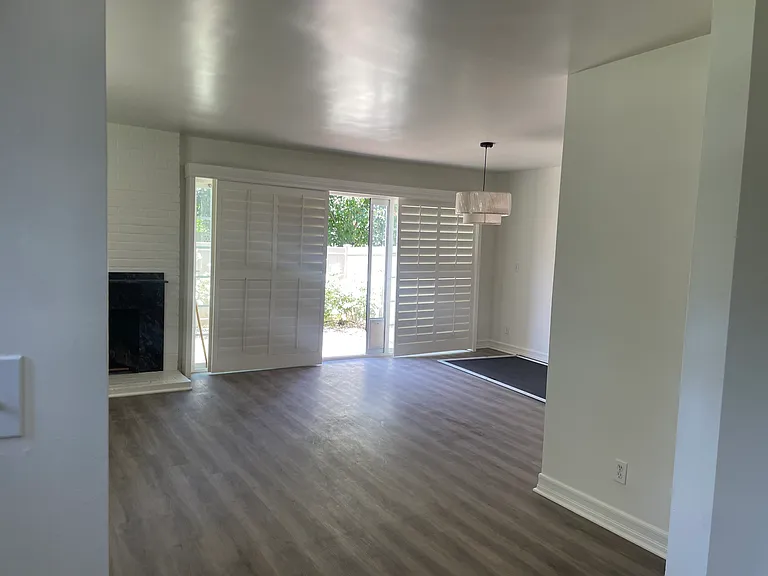 32001 Waterside Ln — Photo 5