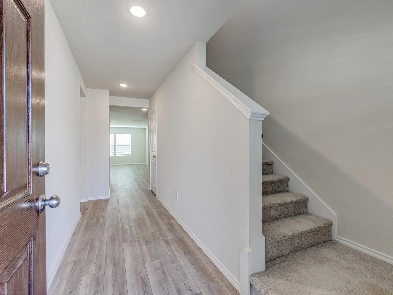 4 bed, 2385 sqft, $2,100 — Photo 3