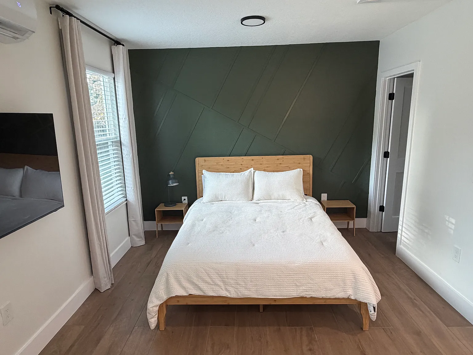 Studio, 425 sqft, $1,950 — Photo 3