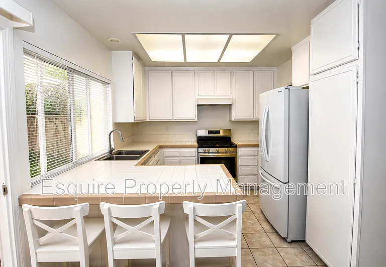 2065 Pamela St — Photo 6