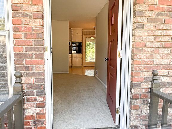 4th image of 504 Jackson Ave