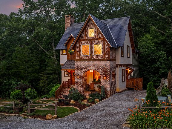 5th image of 32 Lantern Cove Rd