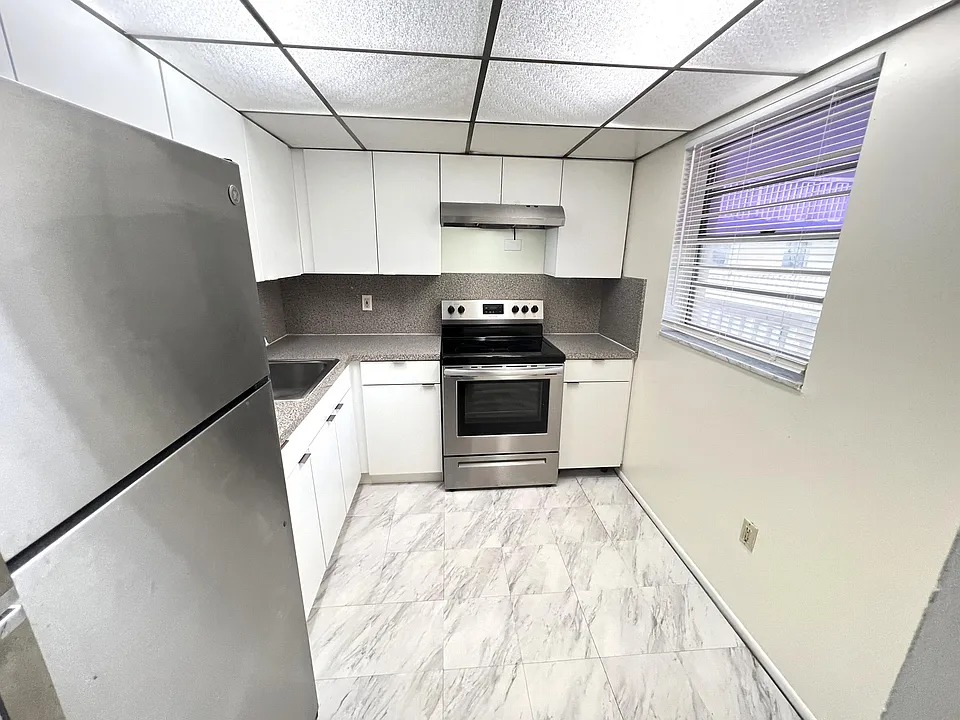 15600 NW 7th Ave #516