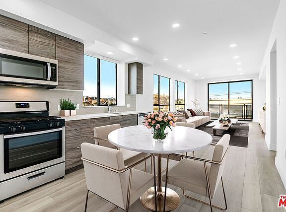 3rd image of 3632 S Keystone Ave #302