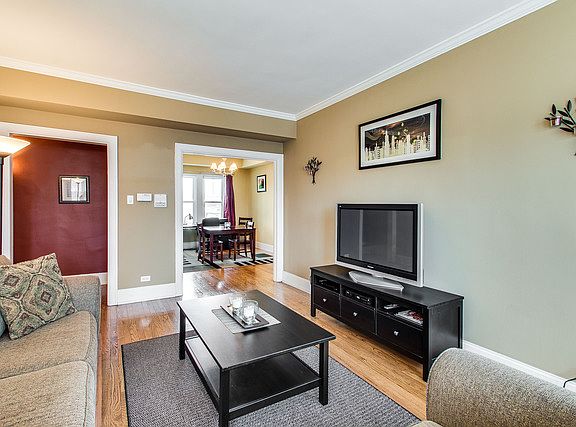5th image of 1725 W Winnemac Ave APT 3