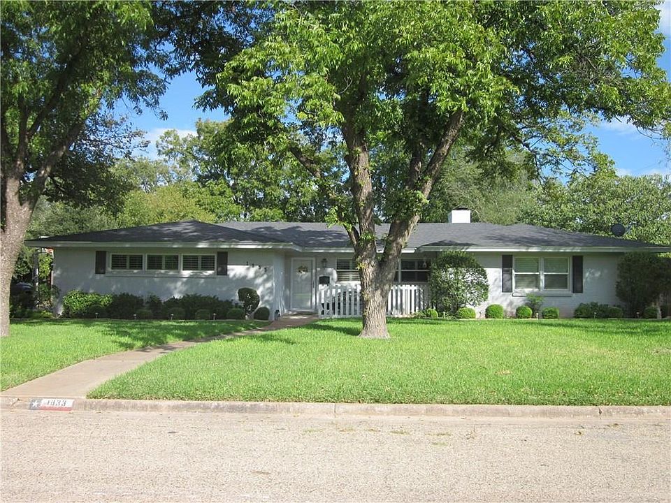 1st image of 1833 Sylvan Dr