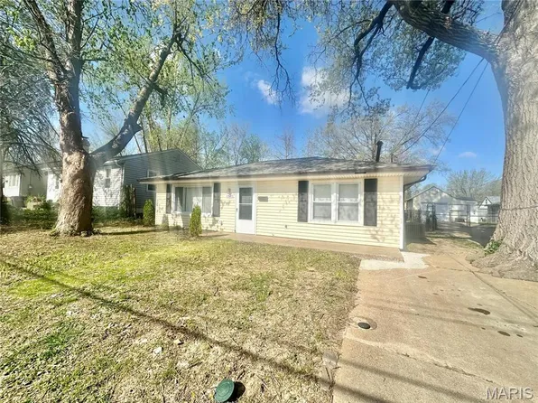 3345 Suncrest Ave, Saint Louis, MO 63114