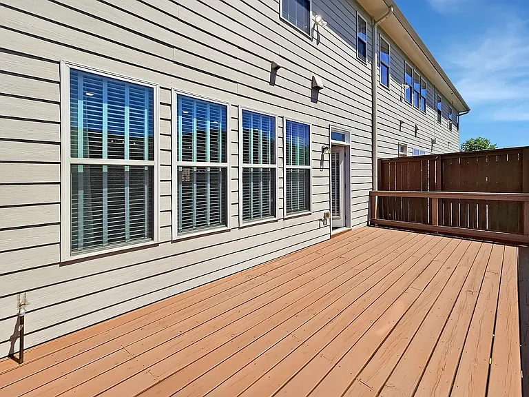 2142 Coventry Dr — Photo 23