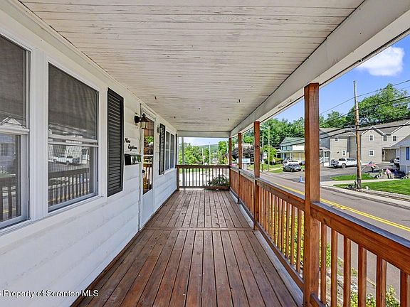 3rd image of 918 N Valley Ave