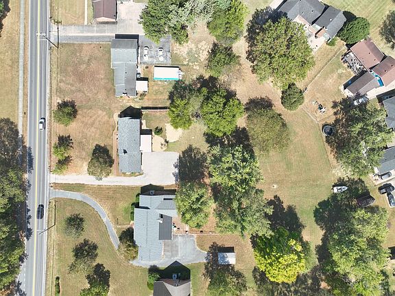 4th image of 427 Walton Ferry Rd