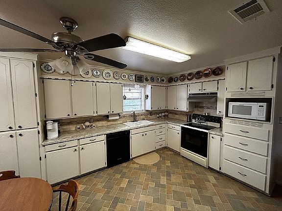5th image of 623 N Avenue A
