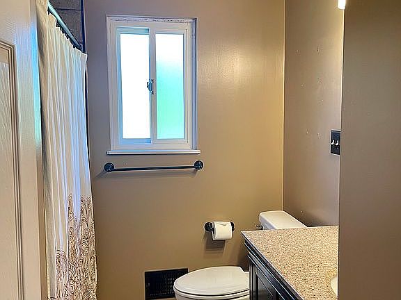 4th image of 40867 Oakwood Ct