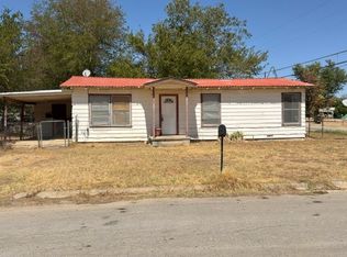 602 Peterson Dr, Jacksboro, TX 76458
