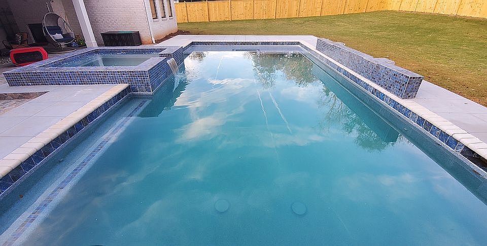 2nd image of 1250 Robert Ln