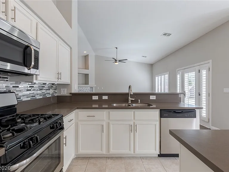 4029 Genoa Dr — Photo 19