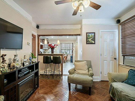 5th image of 2427 Gillmore St