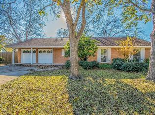 1413 Forest Park Ct, Sweeny, TX 77480