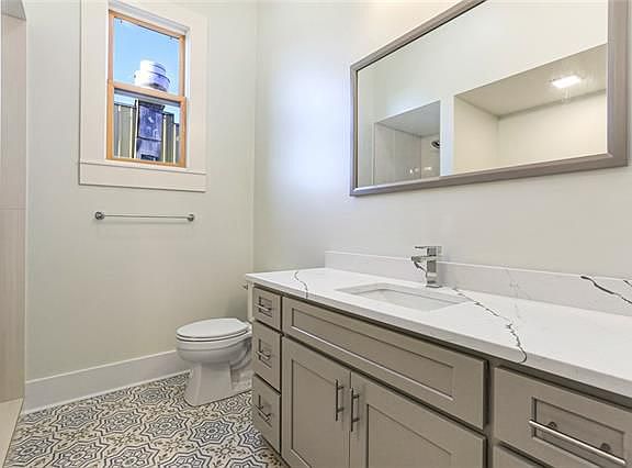 5th image of 1212 Eagle St