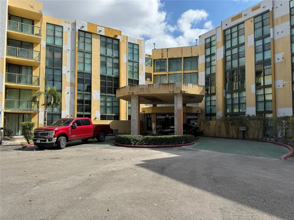 11750 SW 18th St APT 313-1, Miami, FL 33175