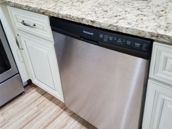 5th image of 76 Romaine Ave APT 3F