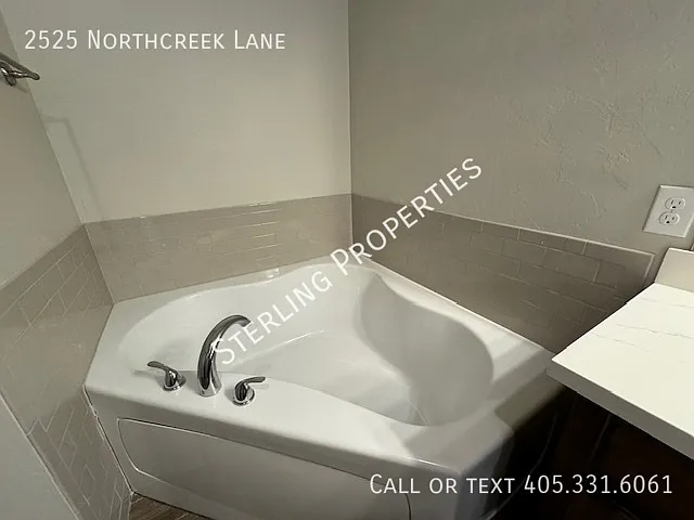 2525 Northcreek Ln — Photo 8