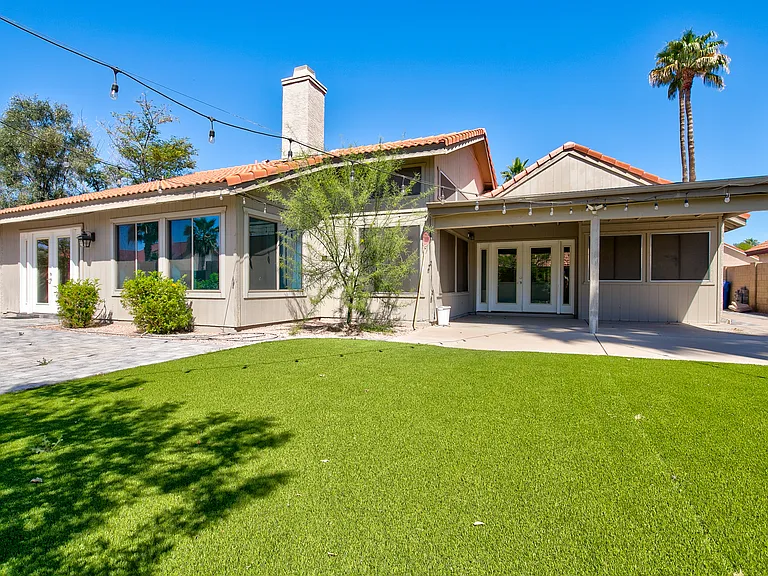 1945 E Velvet Dr — Photo 40