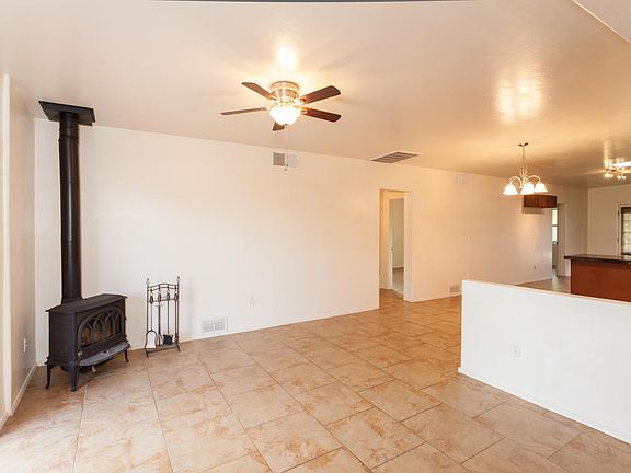4th image of 4819 E Waverly St