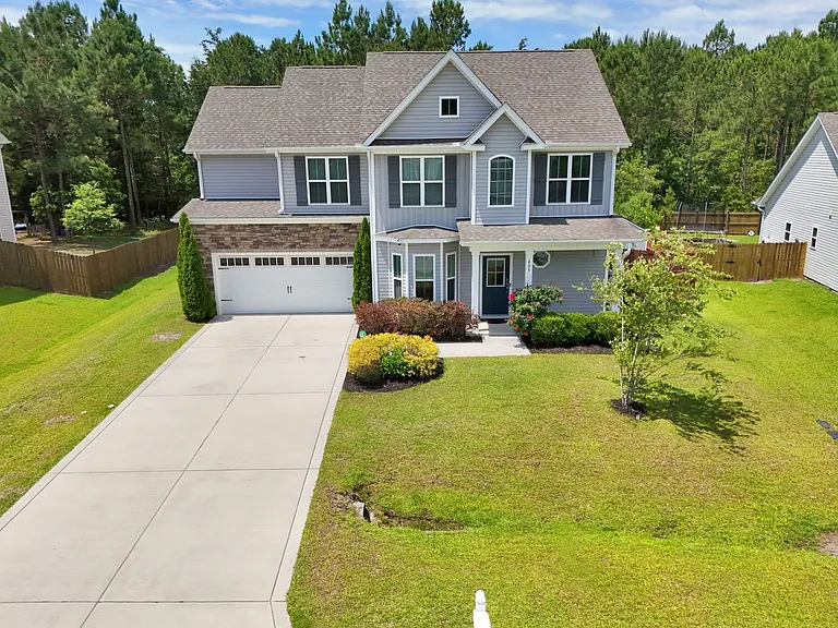 405 Belhaven Ct — Photo 2