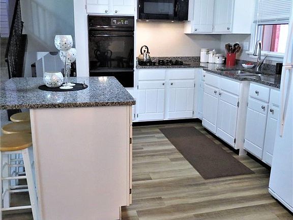 5th image of 3872 Jeanette Dr SE