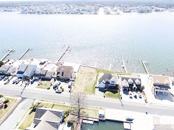 3rd image of 235 S Shore Dr