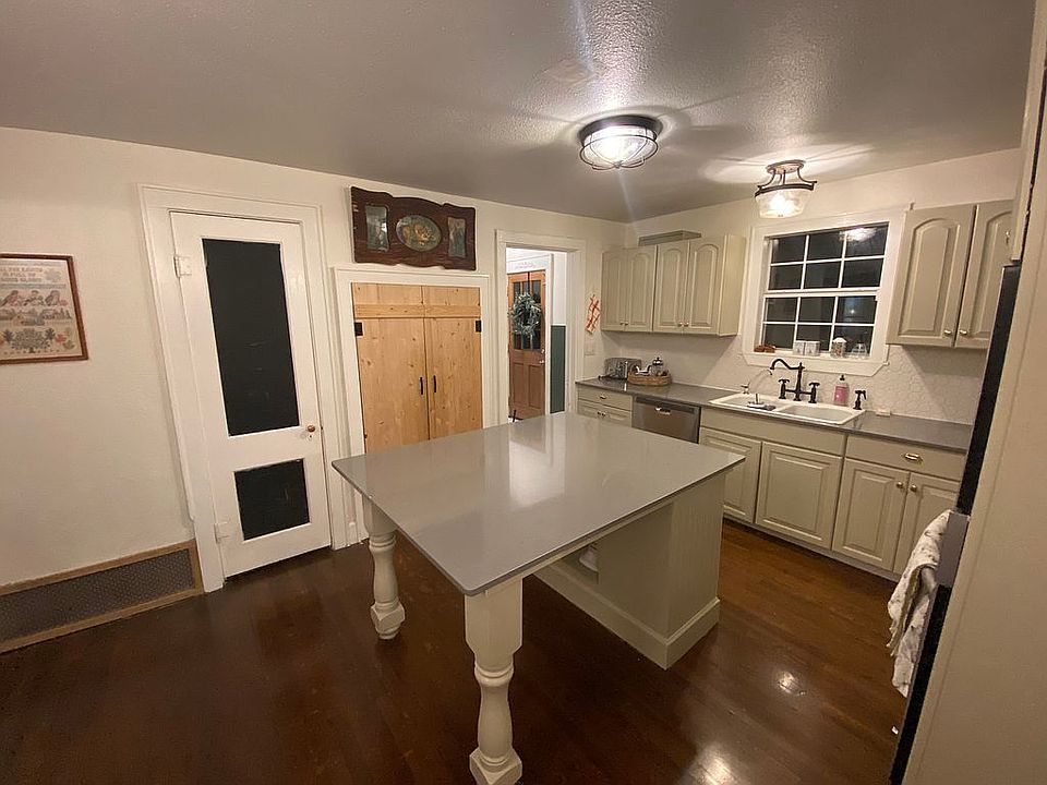 1st image of 909 Goliad Dr