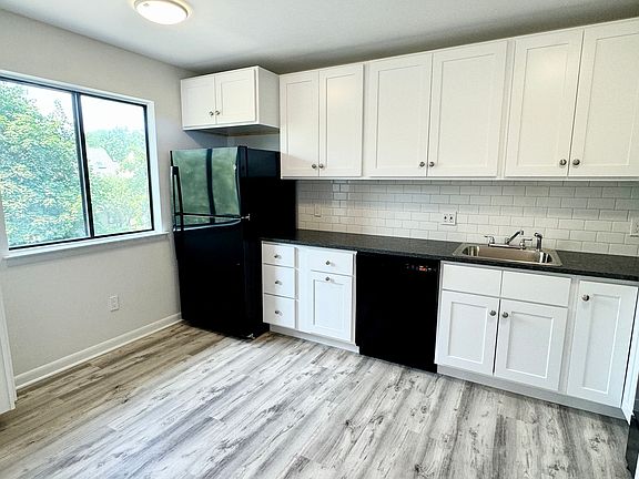 3rd image of 2435 Bedford St 9c #9C