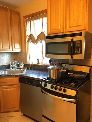 Rented by Metroline Realty | media 1