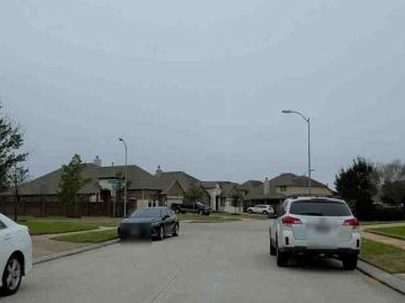 Exterior Neighborhood (street photo)