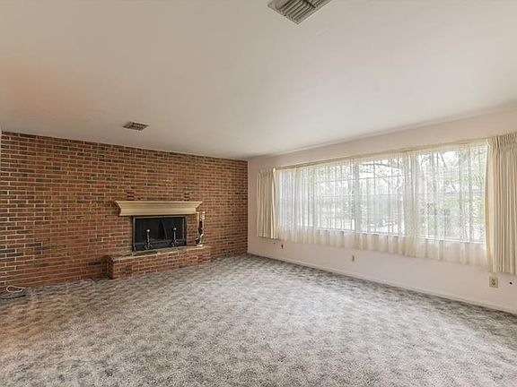 2nd image of 1018 W Peninsular St