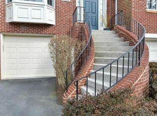 6880 McLean Province Cir, Falls Church, VA 22043