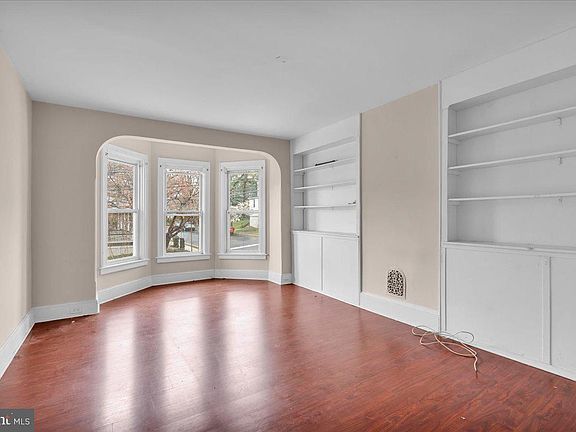 4th image of 204 Hunter St