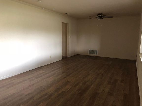 5th image of 909 N Oleander St