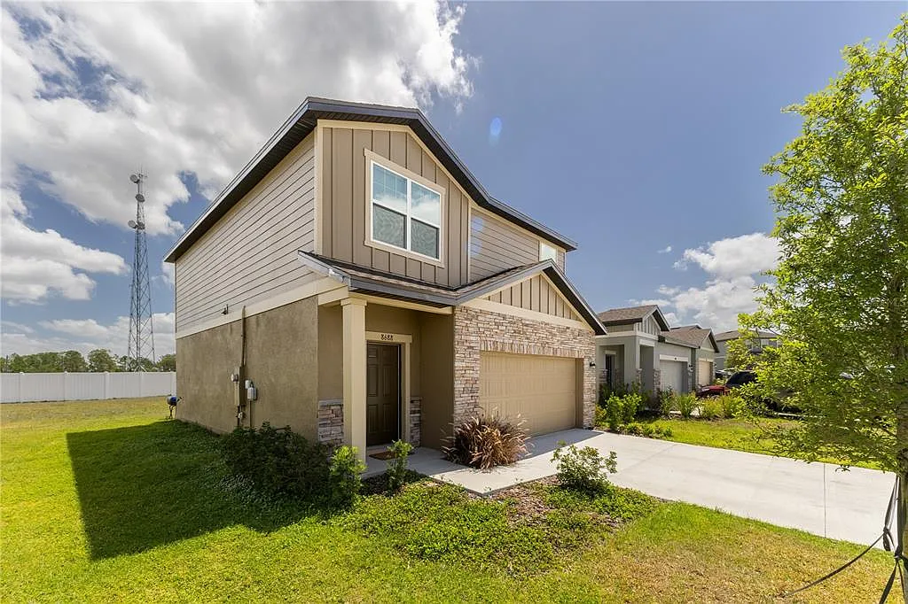 3 bed, 2.5 bath, 1676 sqft, $2,600 — Photo 3