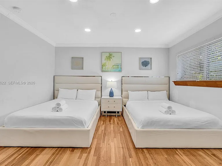10004 E Bay Harbor Dr #9 — Photo 6