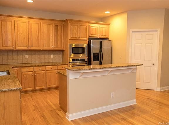 4th image of 107 Cloister Ln