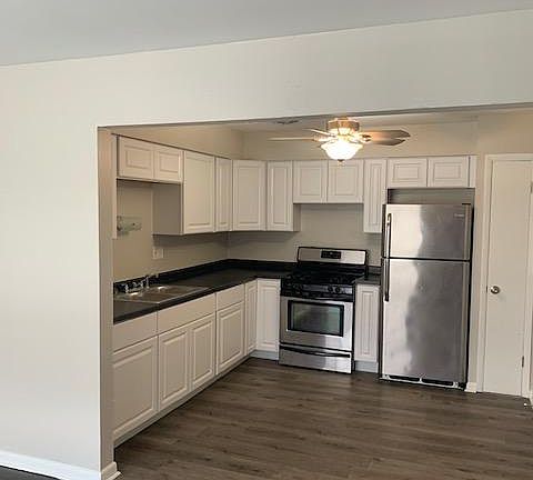 2nd image of 3060 W Fardale Ave APT 7